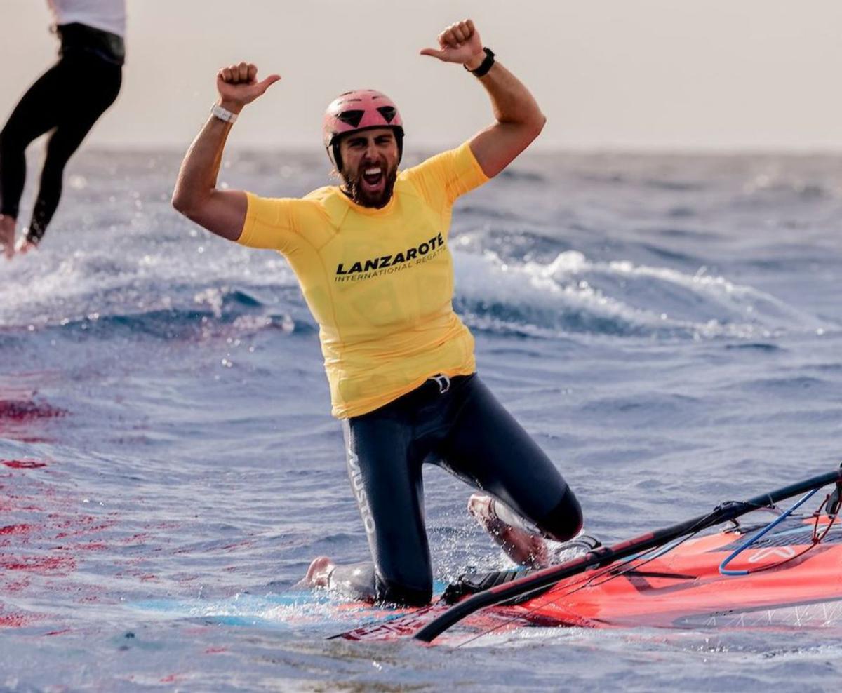 Nicole van der Velden vuela hacia la victoria en iQFoil | LP/DLP