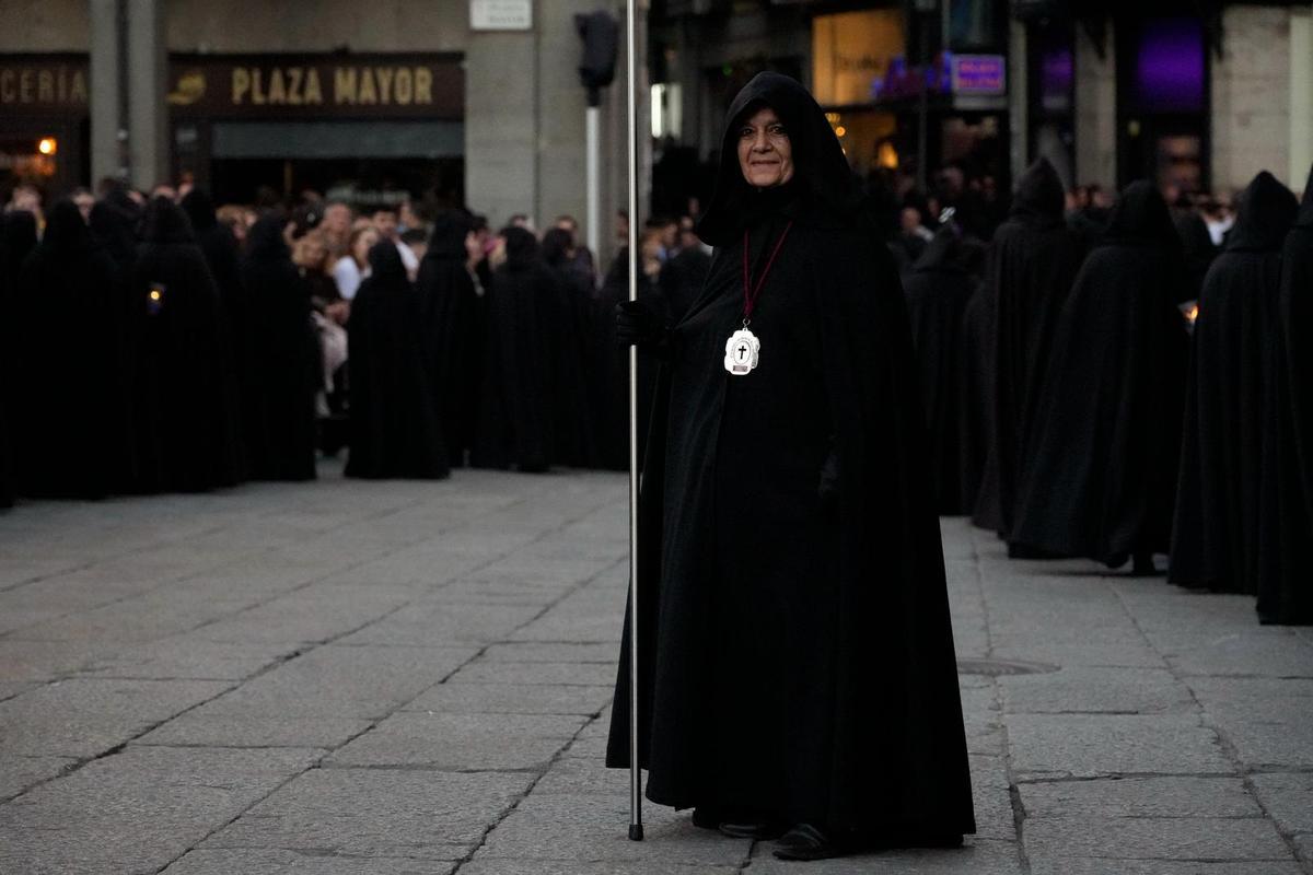GALERÍA | Zamora acompaña a La Soledad en una de las noches más sobrecogedoras de la Semana Santa