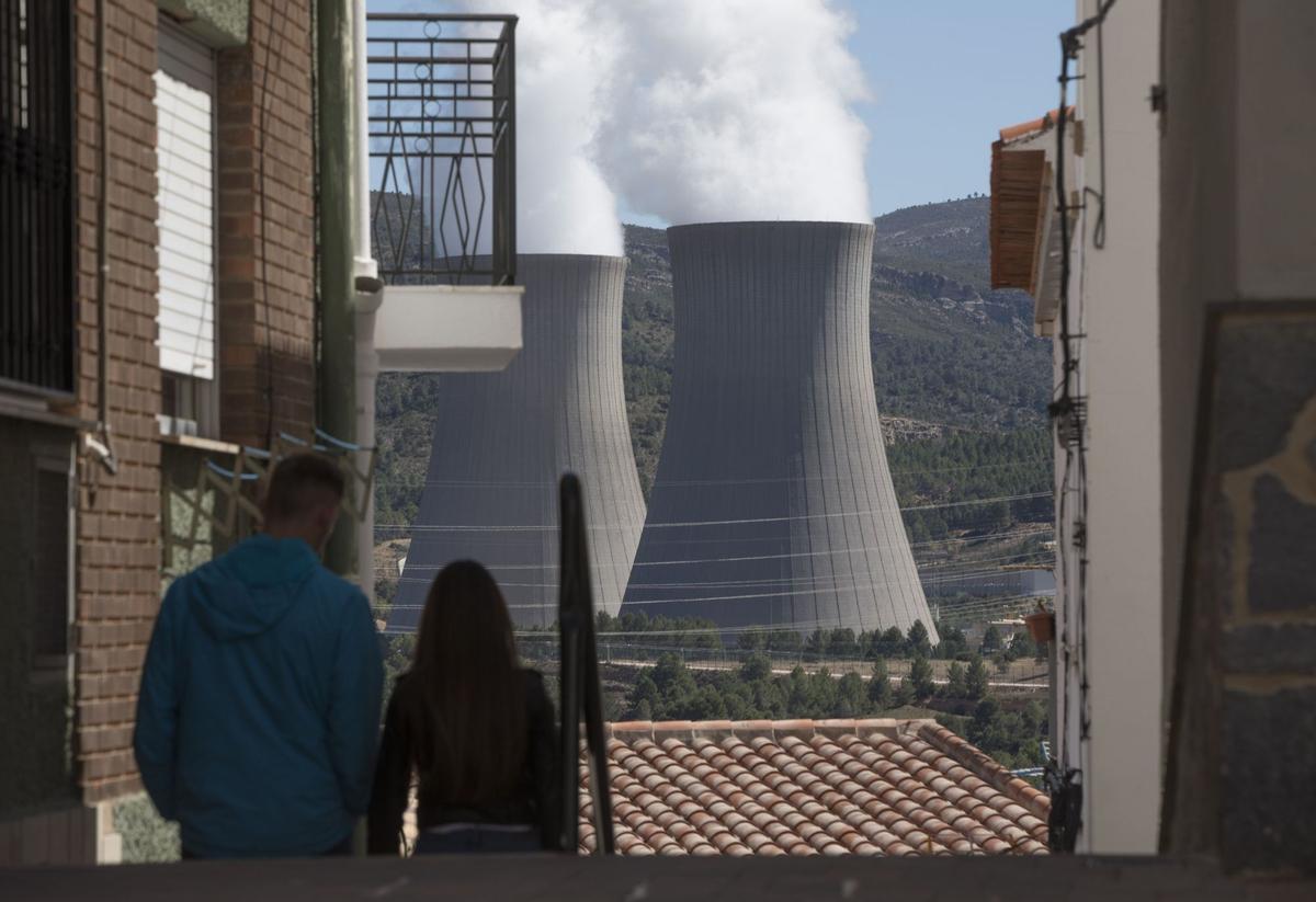 Torres de refrigeración de la central nuclear de Cofrentes