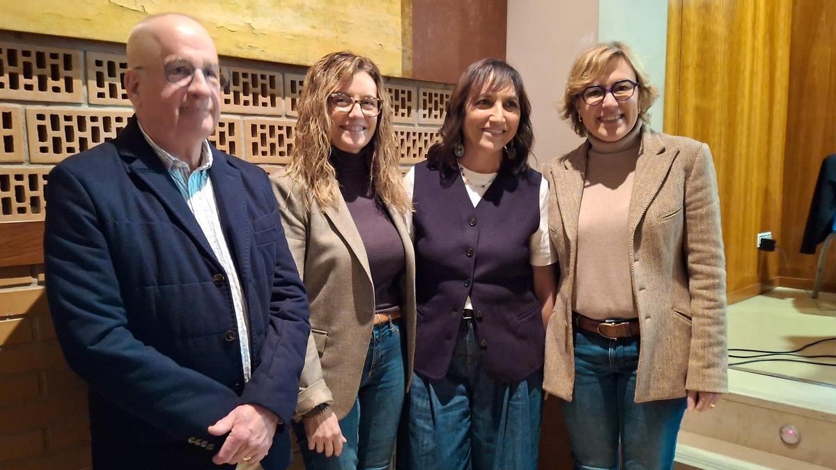 Thierry Timonet, la concejala de Cultura, Mavi Pérez, Fina Doménech, y la alcaldesa, Rosa Cardona