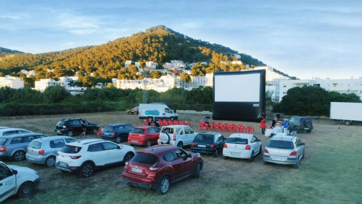 El autocine de Cala Llonga, antes de una proyección. | CINEMA PARADISO