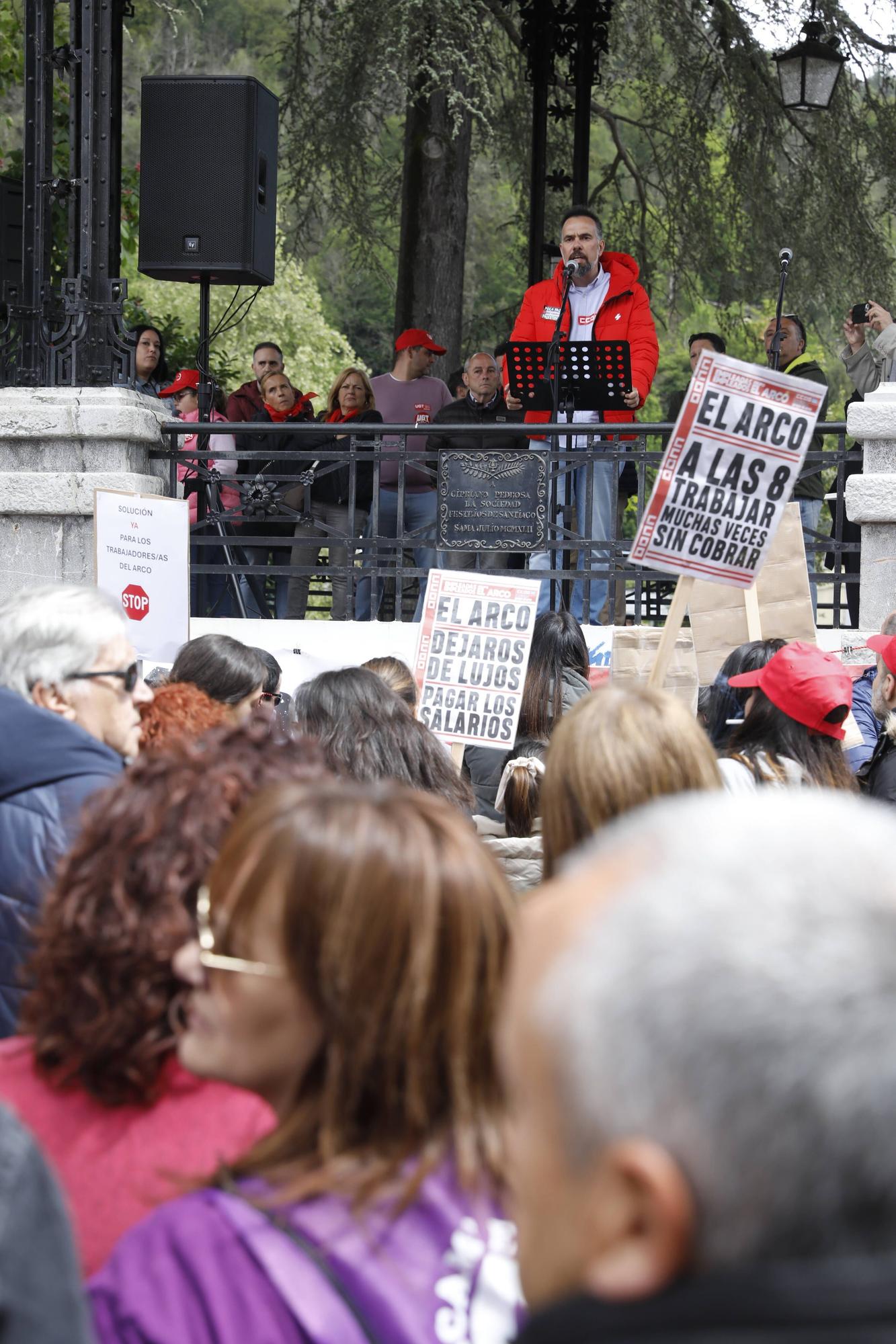 Manifestación de los sindicatos mayoritarios en Langreo por el 1 de mayo.