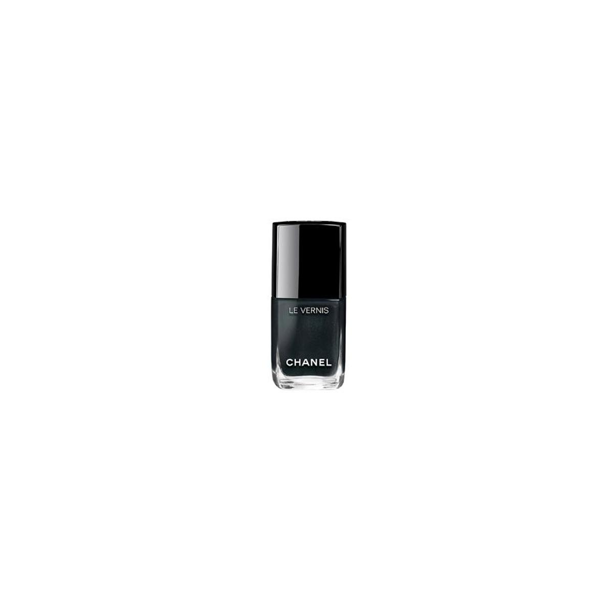 Le Vernis 558 Chanel (27 €).