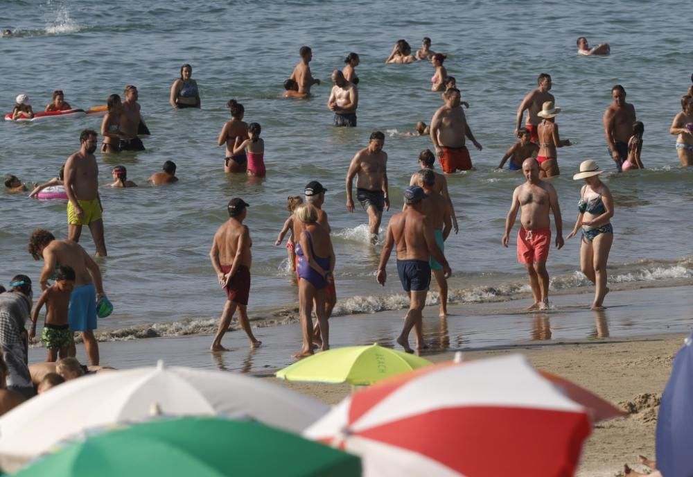 En O Vao y Samil no entra un solo alfiler: las playas de Vigo, abarrotadas