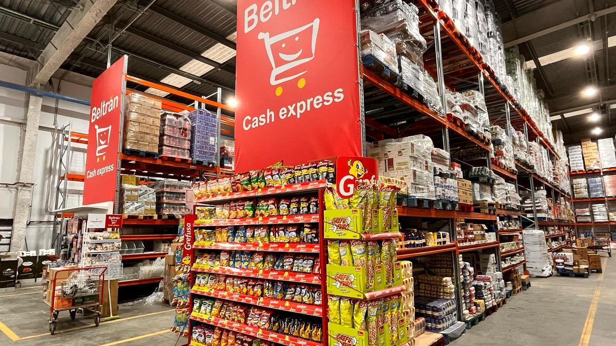 Cash Beltrán abre un supermercado en el Polígono Guadalhorce