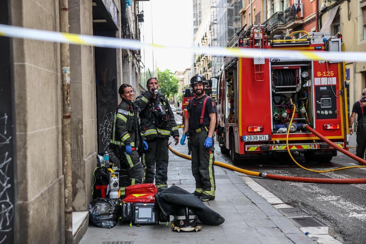 Incendio en la calle de Nou de la Rambla, en Barcelona