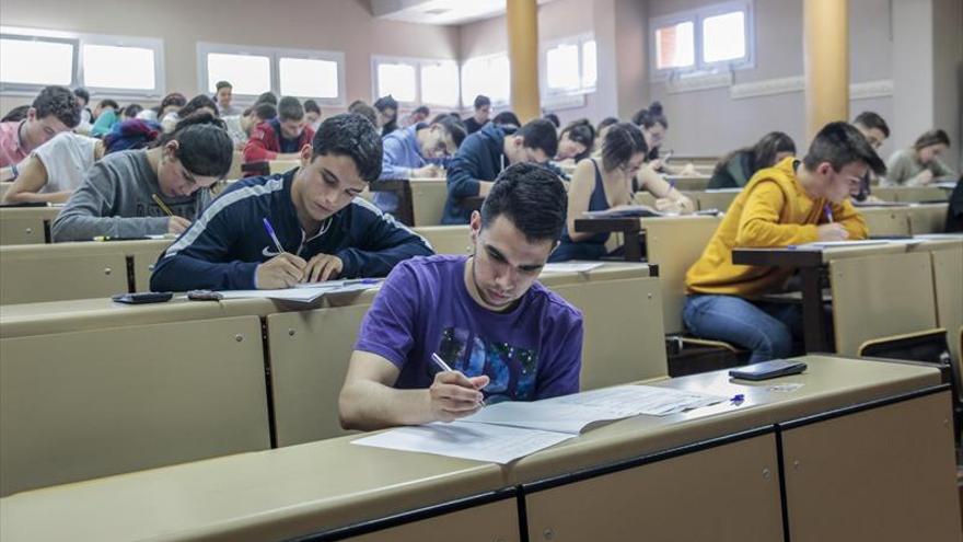 La UEx recibe 8.700 solicitudes para los 82 estudios de grado del próximo curso