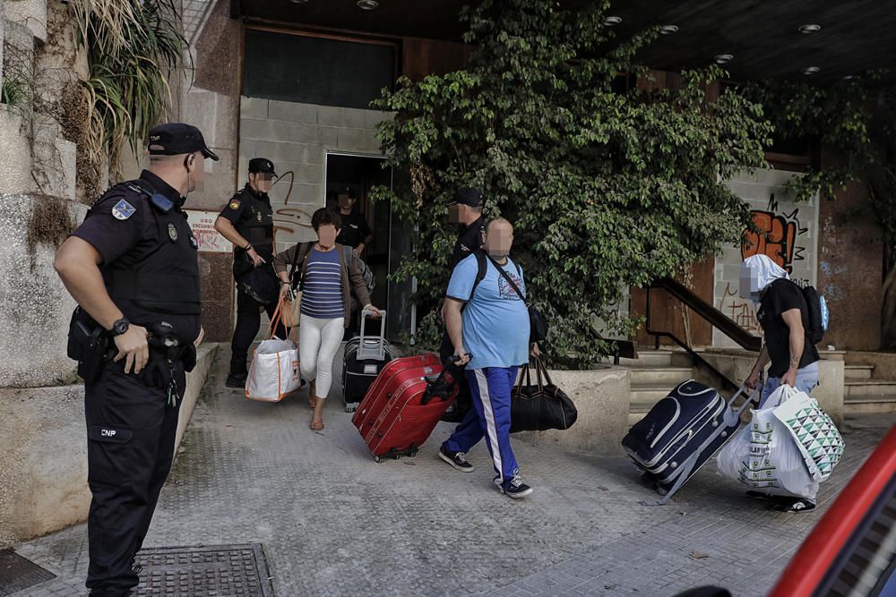 Desalojan la antigua residencia ocupada de Sa Nostra en General Riera