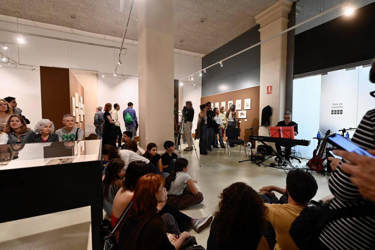 Ambiente de La Nit dels Museus en el Arxiu Fotogràfic de Barcelona.