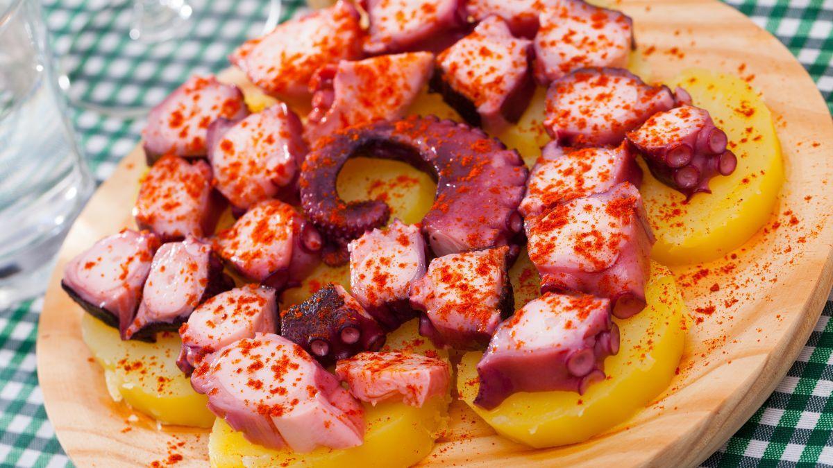 Los mejores chefs españoles coinciden: “El pulpo queda más tierno y sabroso si lo cueces 30 minutos por kilo y añades una hoja de laurel”