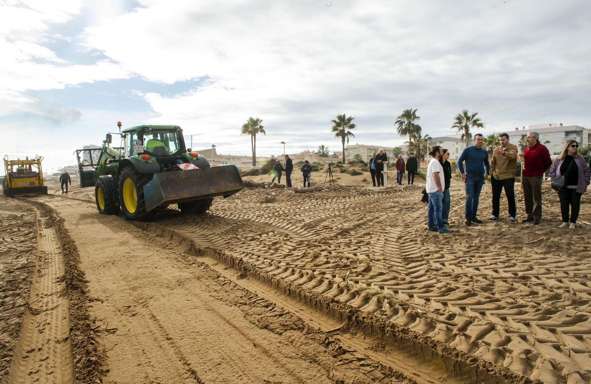 Comienza la limpieza de las playas de la Safor tras la dana