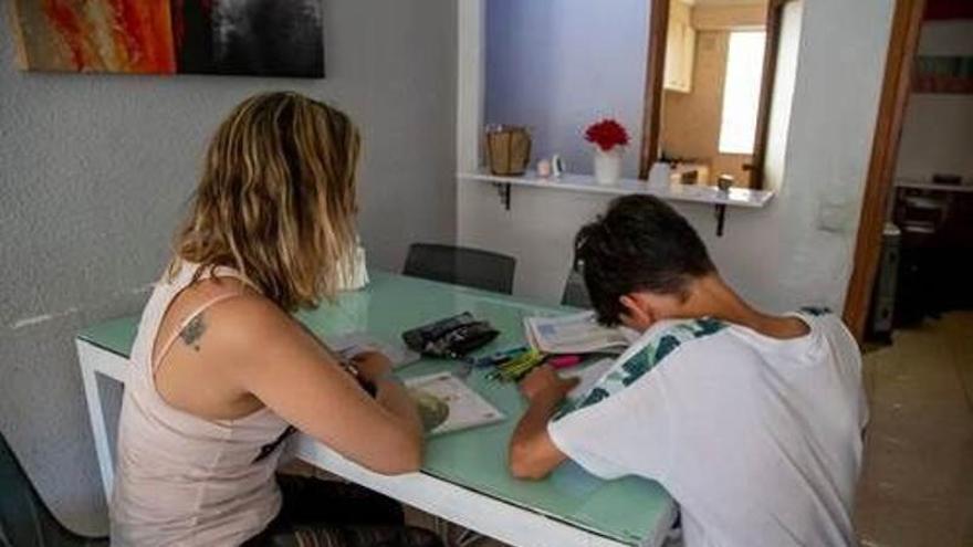 El 92% de las familias monoparentales de Galicia, abocadas a perder las ayudas de la Xunta al no disponer de un certificado