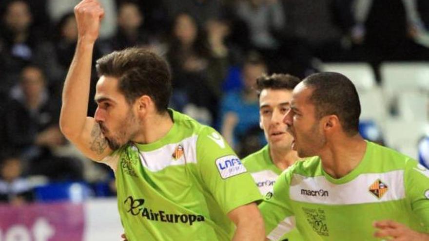 Chicho celebra su gol, el que permitió al Palma iniciar la goleada ante el Jumilla.