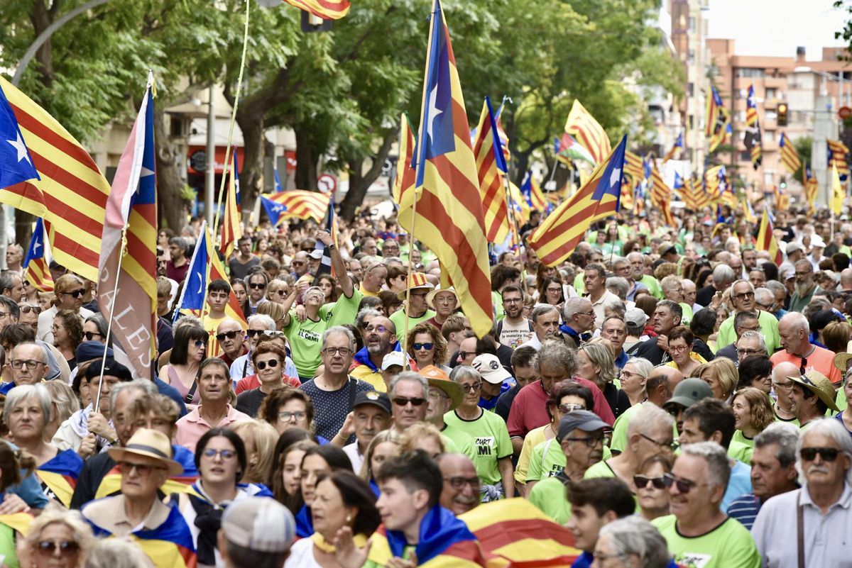 La manifestación de entidades independentistas de este miércoles en Lleida por la Diada ha reunido a unas 3.000 personas según cifras la Policía Local y 8.000 según la organización. La manifestación de entidades independentistas de este miércoles en Lleida por la Diada ha reunido a unas 3.000 personas según cifras la Policía Local y 8.000 según la organización.