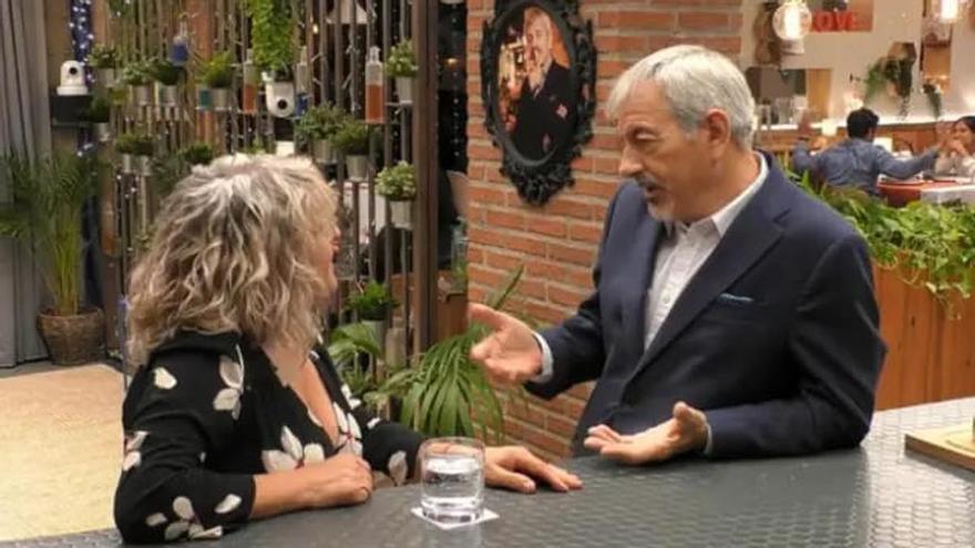 Una soltera se burla de su cita e intenta seducir a Carlos Sobera: "Me veo una chica y él un señor"