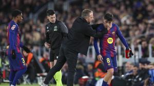 Hansi Flick abraza a Pedri