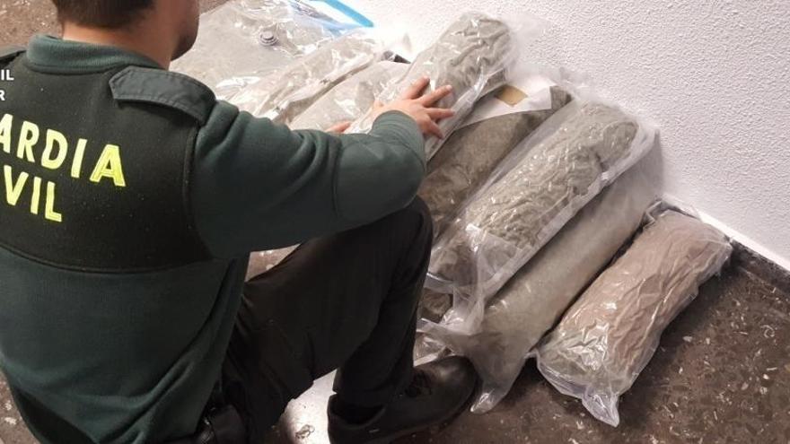 Detenido por esconder en el depósito de gasolina 4.000 gramos de marihuana