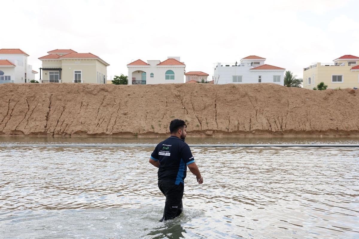 Las inundaciones en Dubai complican la ciudad y obligan a cerrar aeropuertos