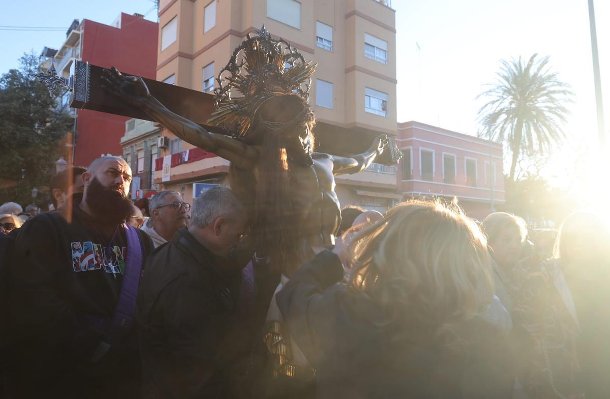 El encuentro de los cristos del Cabanyal estrenan el Viernes Santo de la Semana Santa Marinera de València