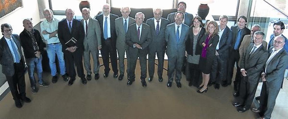 Reunió 8 Els membres del consell plenari del Consorci, ahir.