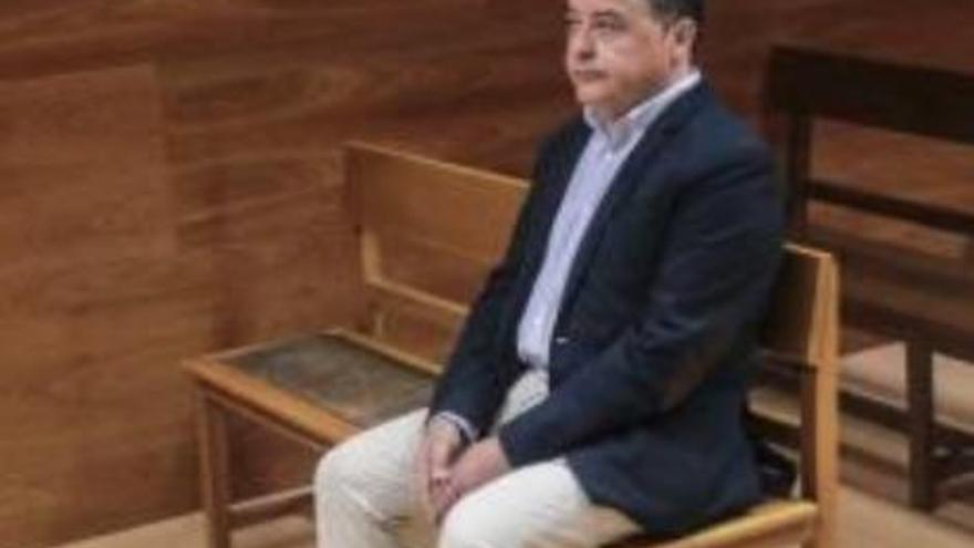 Javier Pérez minutos antes del juicio.