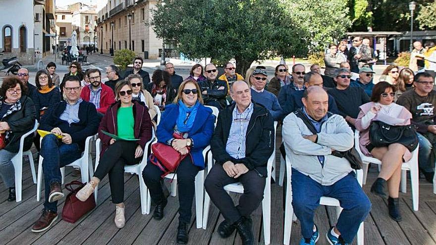 Públic en la Festa Estellés 2019 també al Mirador del Serpis | ÀLEX OLTRA