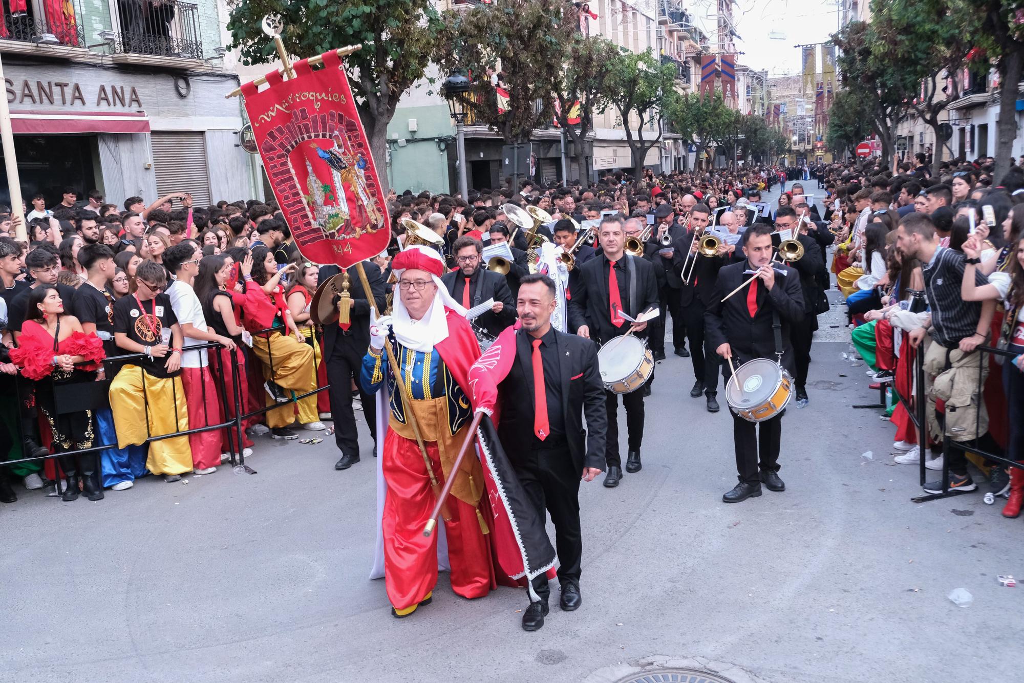 ¡Elda ya está en fiestas! Así ha sido la Entrada de bandas y el pasodoble "Idella"