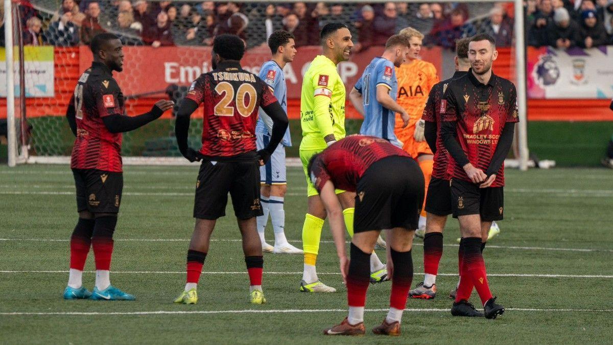 El Tottenham sufrió para ganar al Tamworth