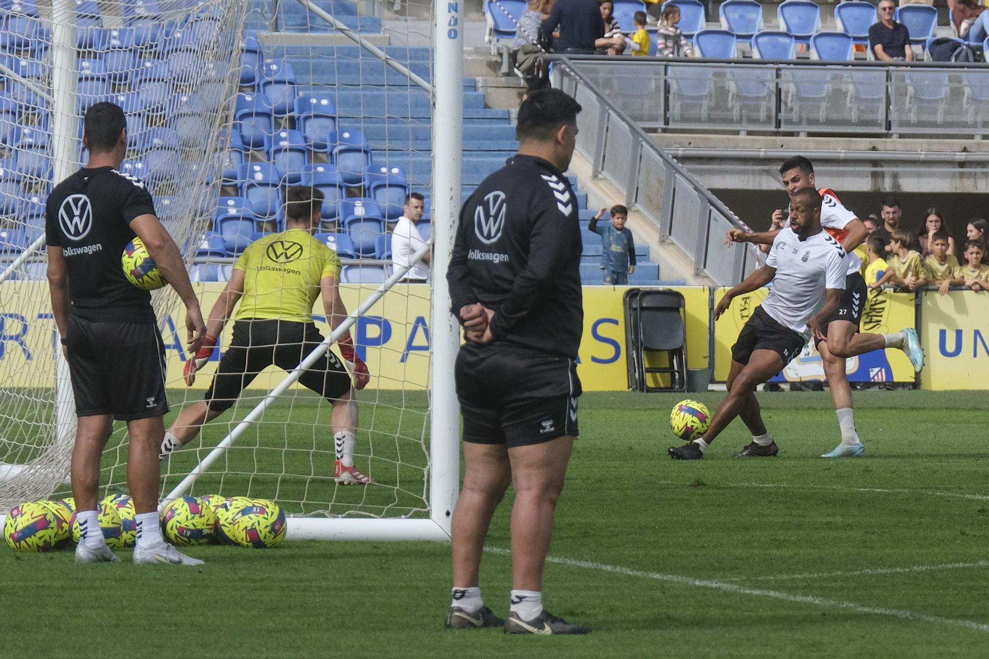 La UD Las Palmas entrena a puerta abierta