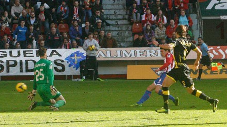 El Real Zaragoza gana &#039;la batalla de las tarjetas&#039; y se cuela por primera vez entre los seis primeros