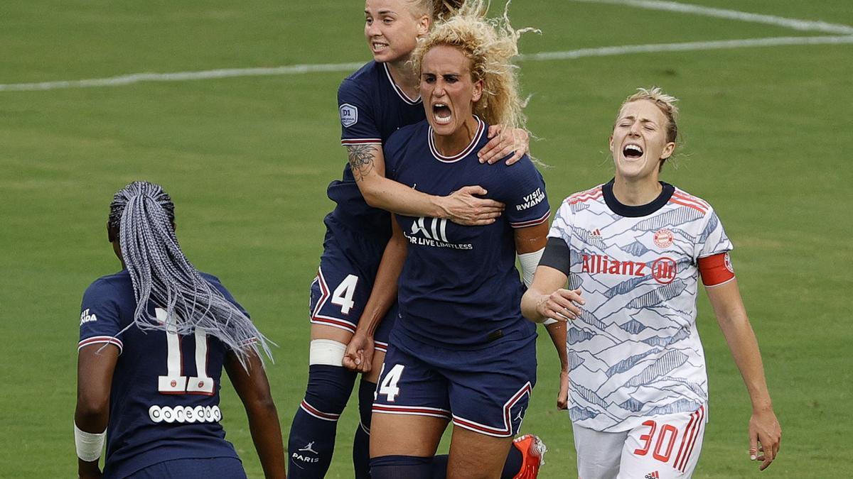 Kheira Hamraoui celebra un tanto con el PSG