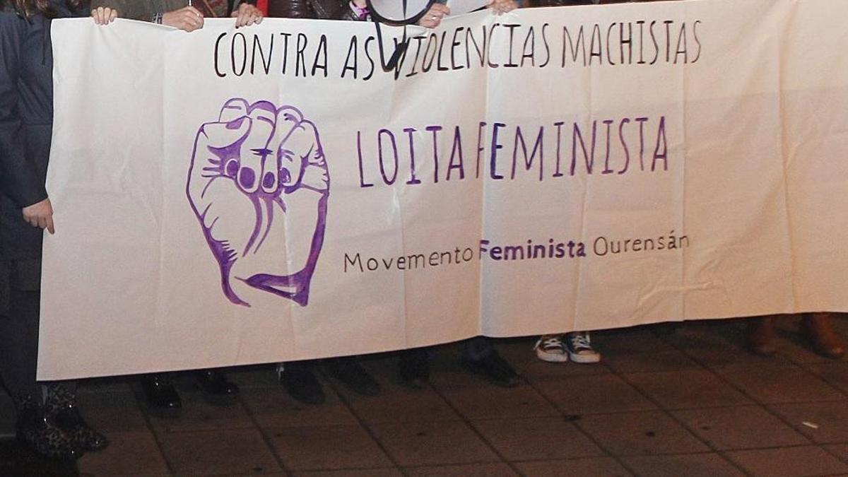 Pancarta en una concentración en Ourense contra la violencia machista.