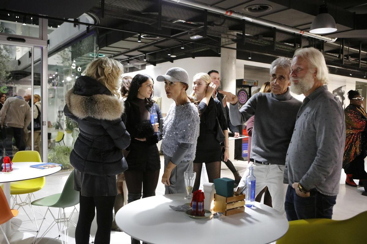 "Art & Wine - Christmas Edition" im Circle Food Corner in Santa Ponça.