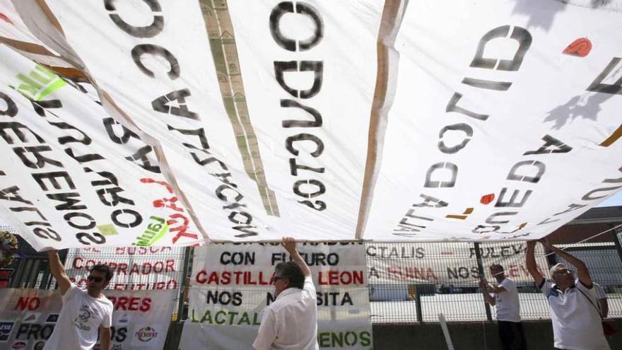 Concentración en Valladolid de trabajadores de Lauki.