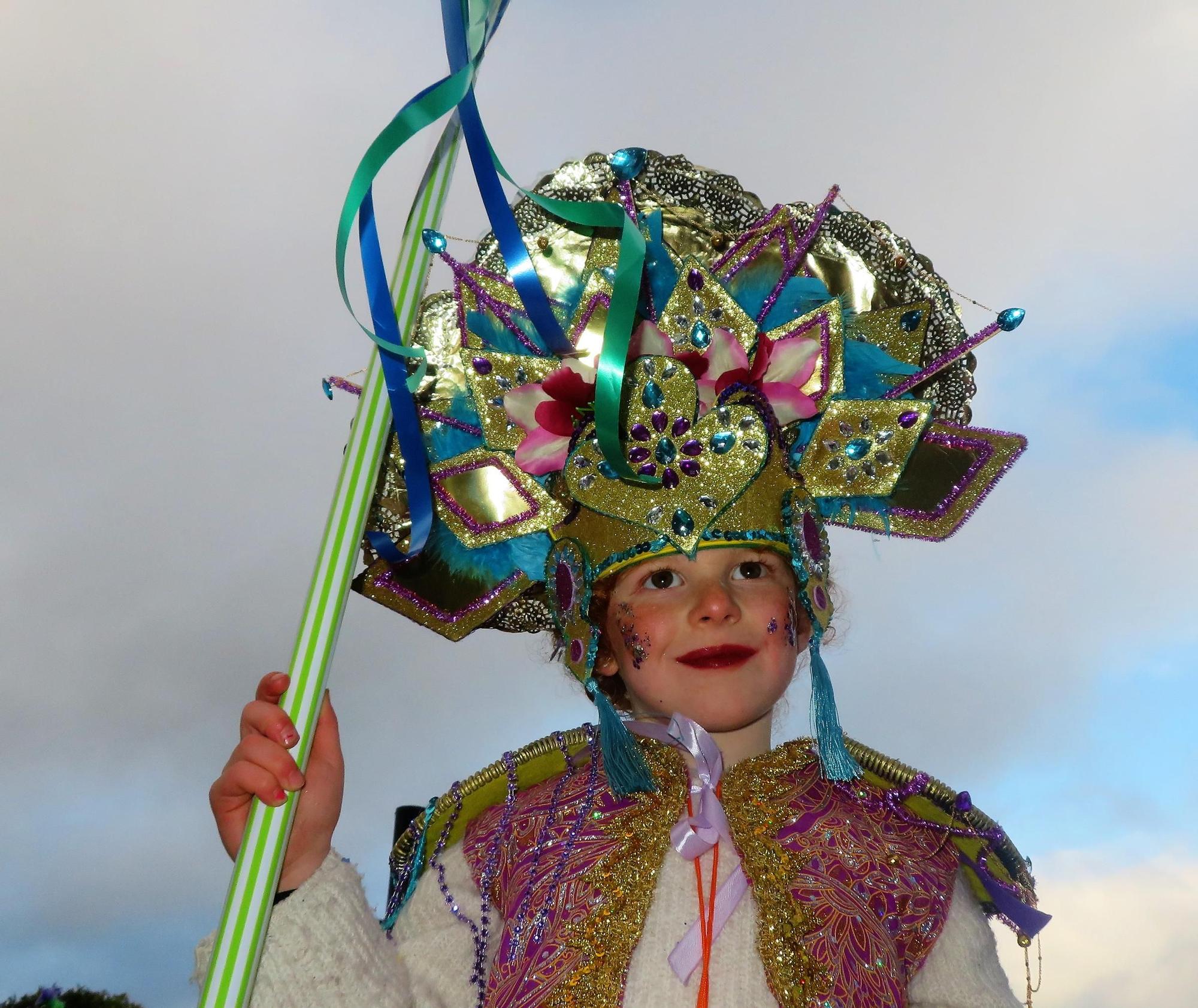 Multitudinario y colorido pasacalles de Carnaval en Monesterio