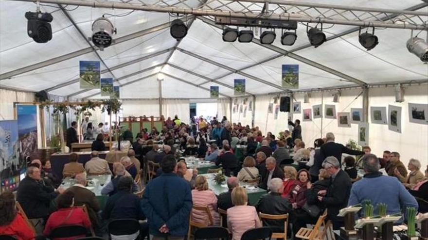 El municipio se hermana con Los Barrios, de Cádiz, en torno al espárrago y la tagarnina