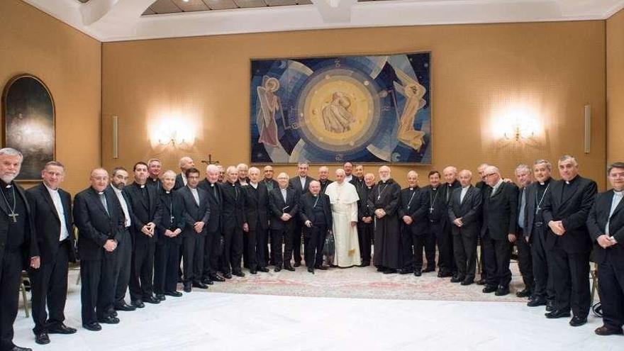 El papa Francisco, el jueves, junto a los obispos chilenos.