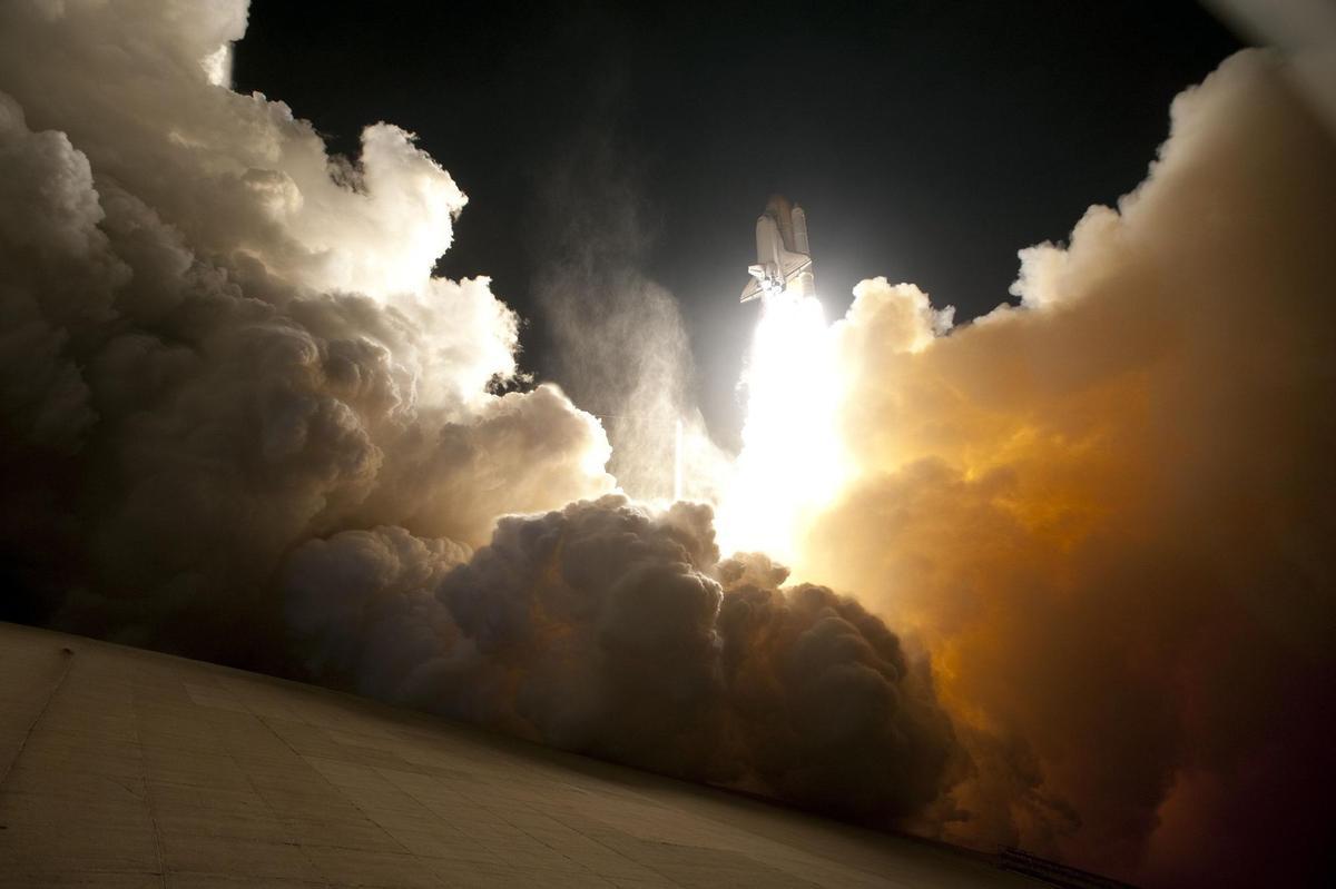 La contaminación de los gases de escape de los motores de los cohetes llega a lo alto de la atmósfera terrestre