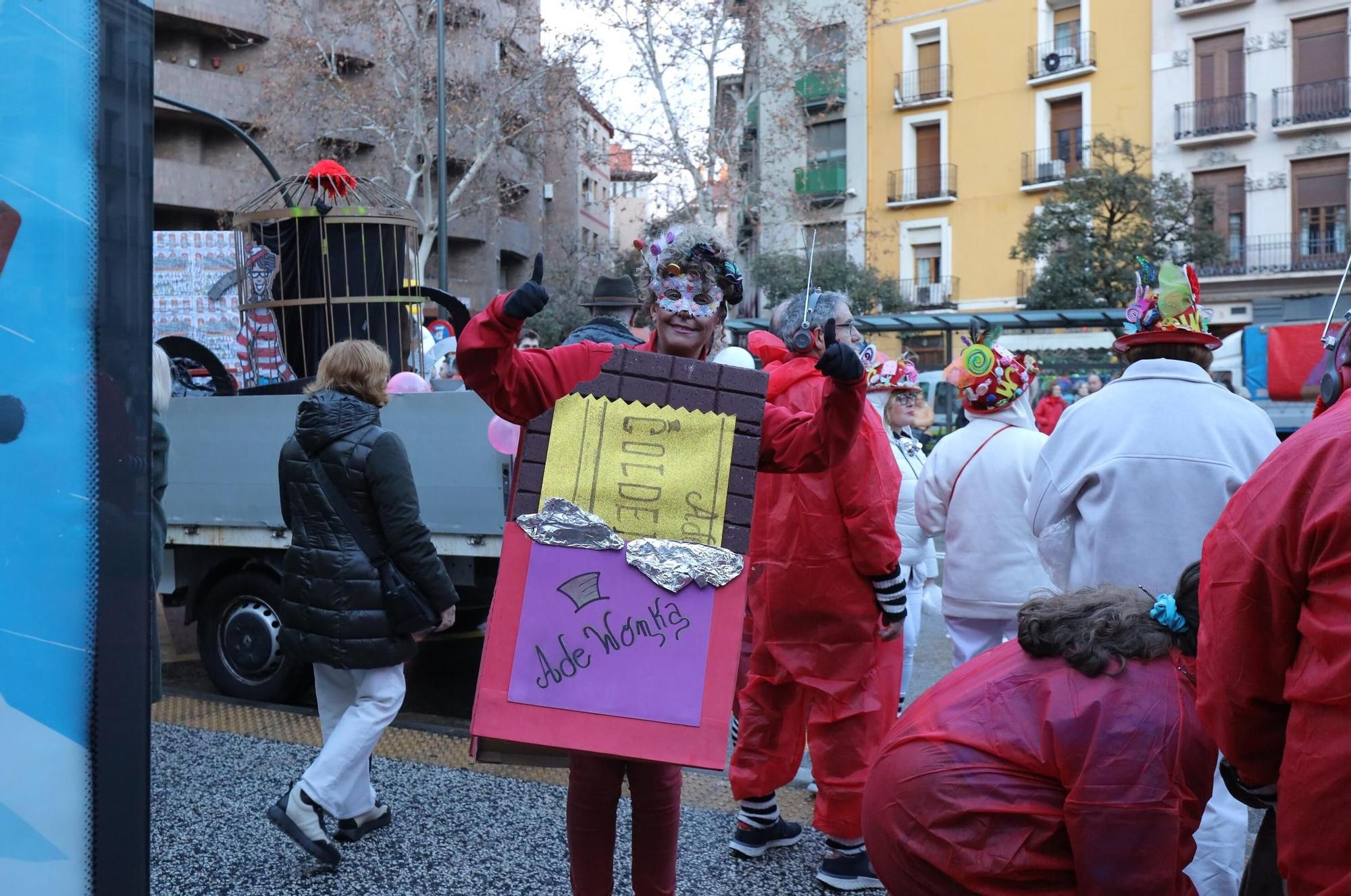 Gran ambiente de carnaval en las calles de Zaragoza