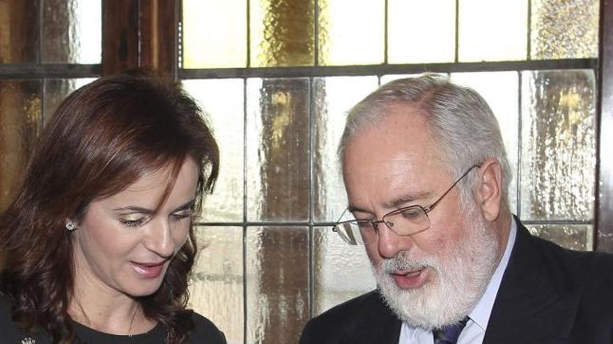 La consejera de Agricultura, Silvia Clemente, y el ministro Arias Cañete.