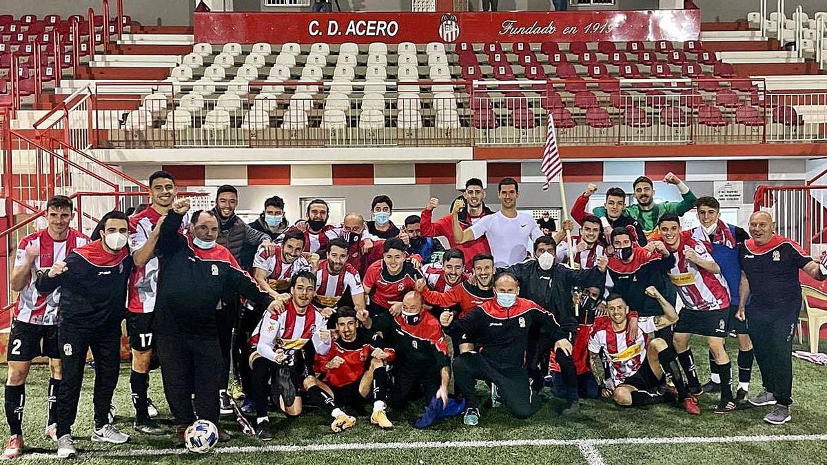 Los rojiblancos, en plena celebración. | CD ACERO