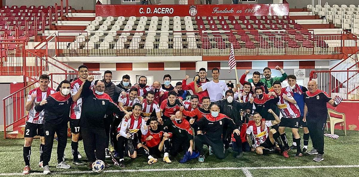 Los rojiblancos, en plena celebración. | CD ACERO