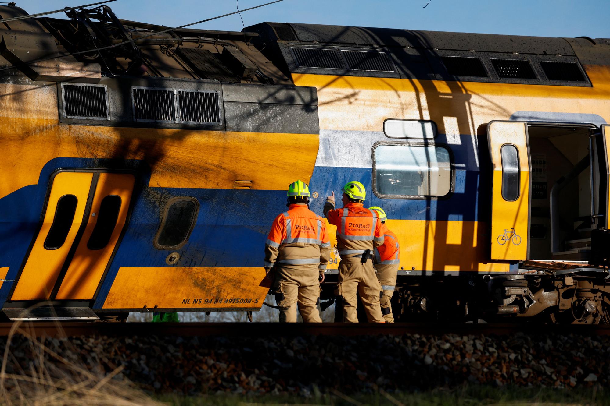 El descarrilament d'un tren a Països Baixos, en imatges