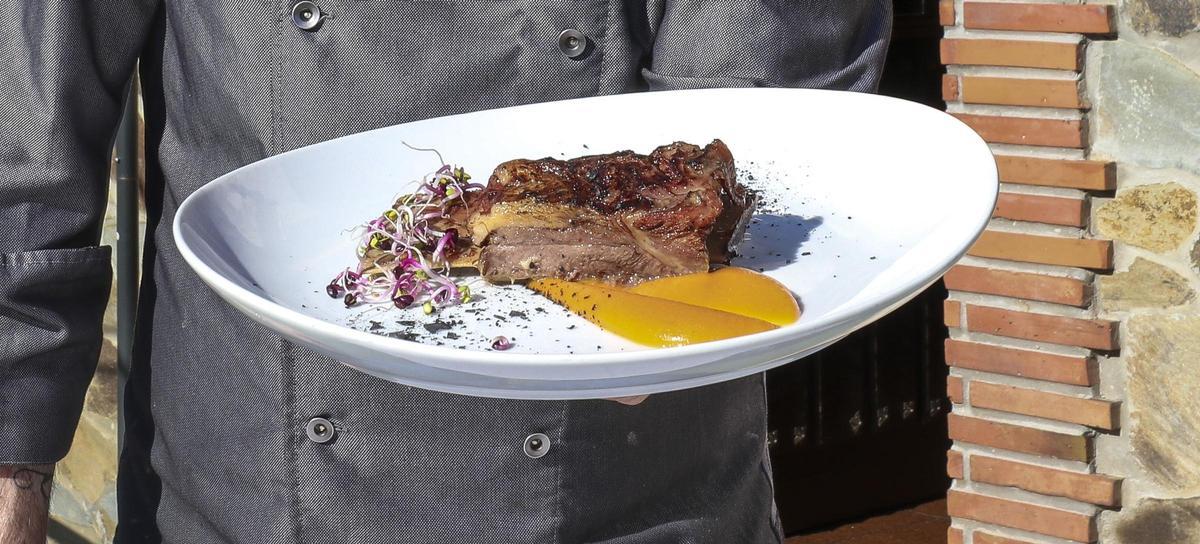 Un plato con ternera sayaguesa