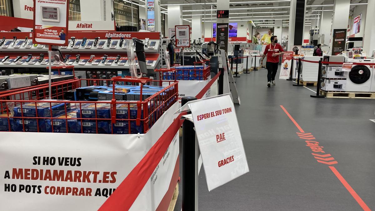 Interior del Mediamarkt de la calle de Fontanella.