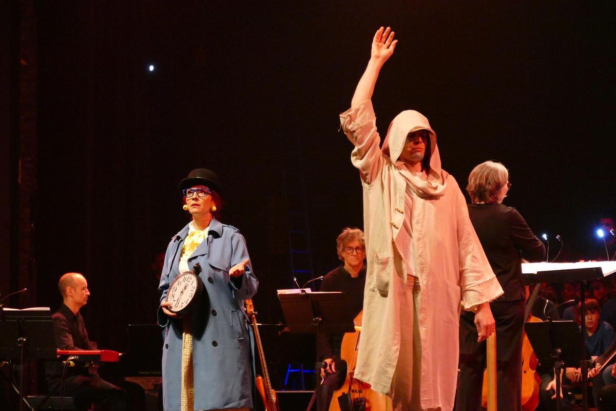 EN IMATGES | "L'últim rellotge" del Cantània arriba al Teatre El Jardí de Figueres