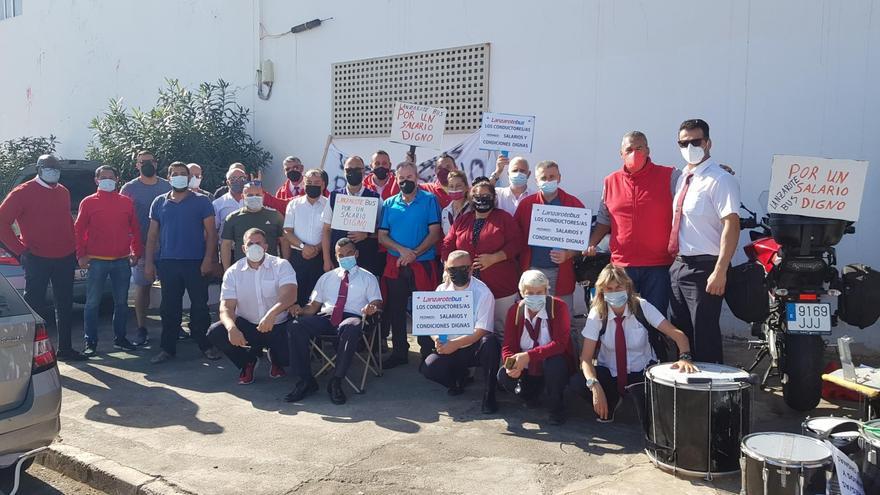 Los guagüeros de Lanzarote Bus llevan casi un mes de huelga sin señal de acuerdo a corto plazo