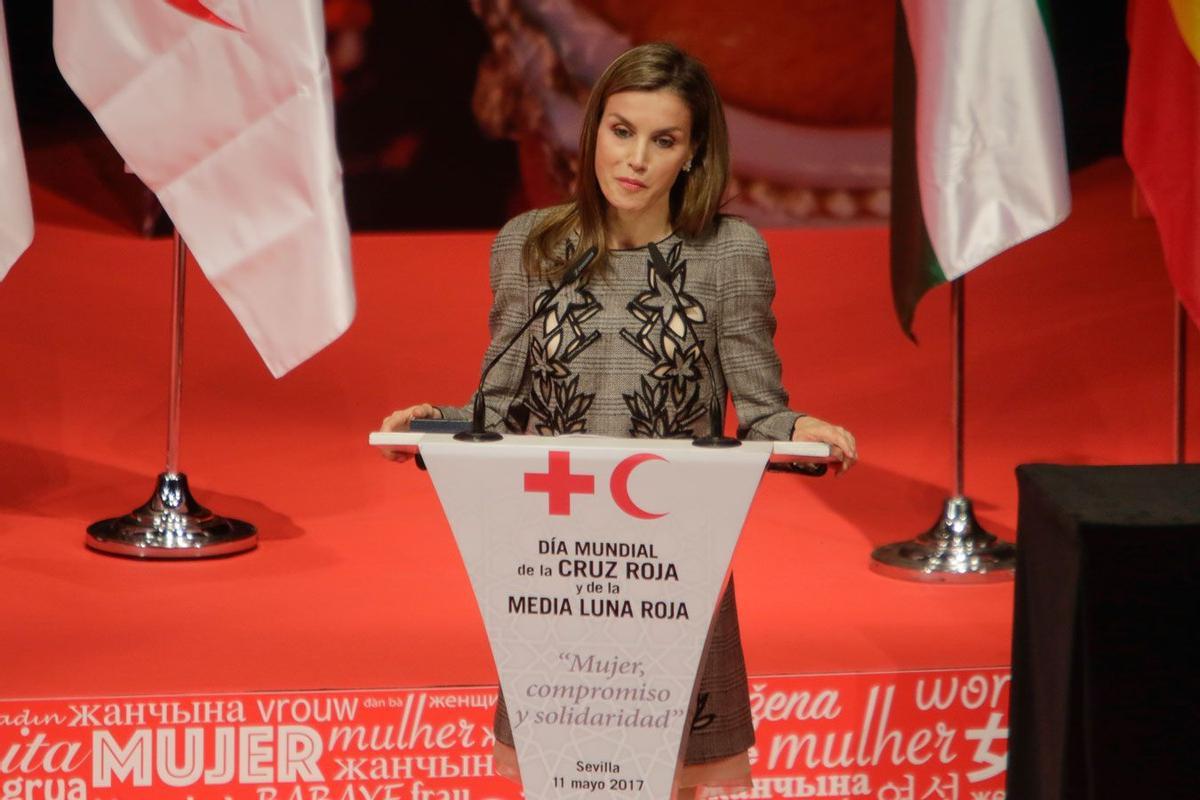 Letizia Ortiz, vestido de otoño de de Carolina Herrera en Sevilla