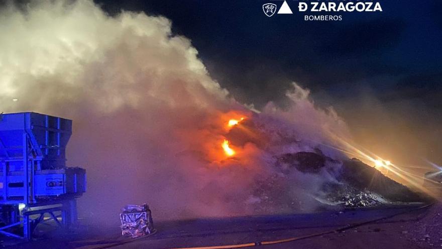 Sofocado un incendio en una planta de reciclaje de vehículos de Calatayud