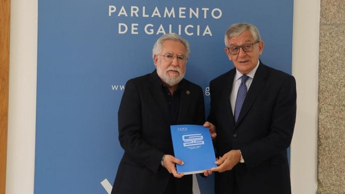 Los presidentes del Parlamento, Miguel Santalices, y del CES, Manuel Pérez.